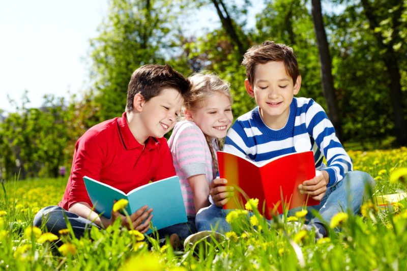 4 giai đoạn phát triển việc đọc sách của trẻ